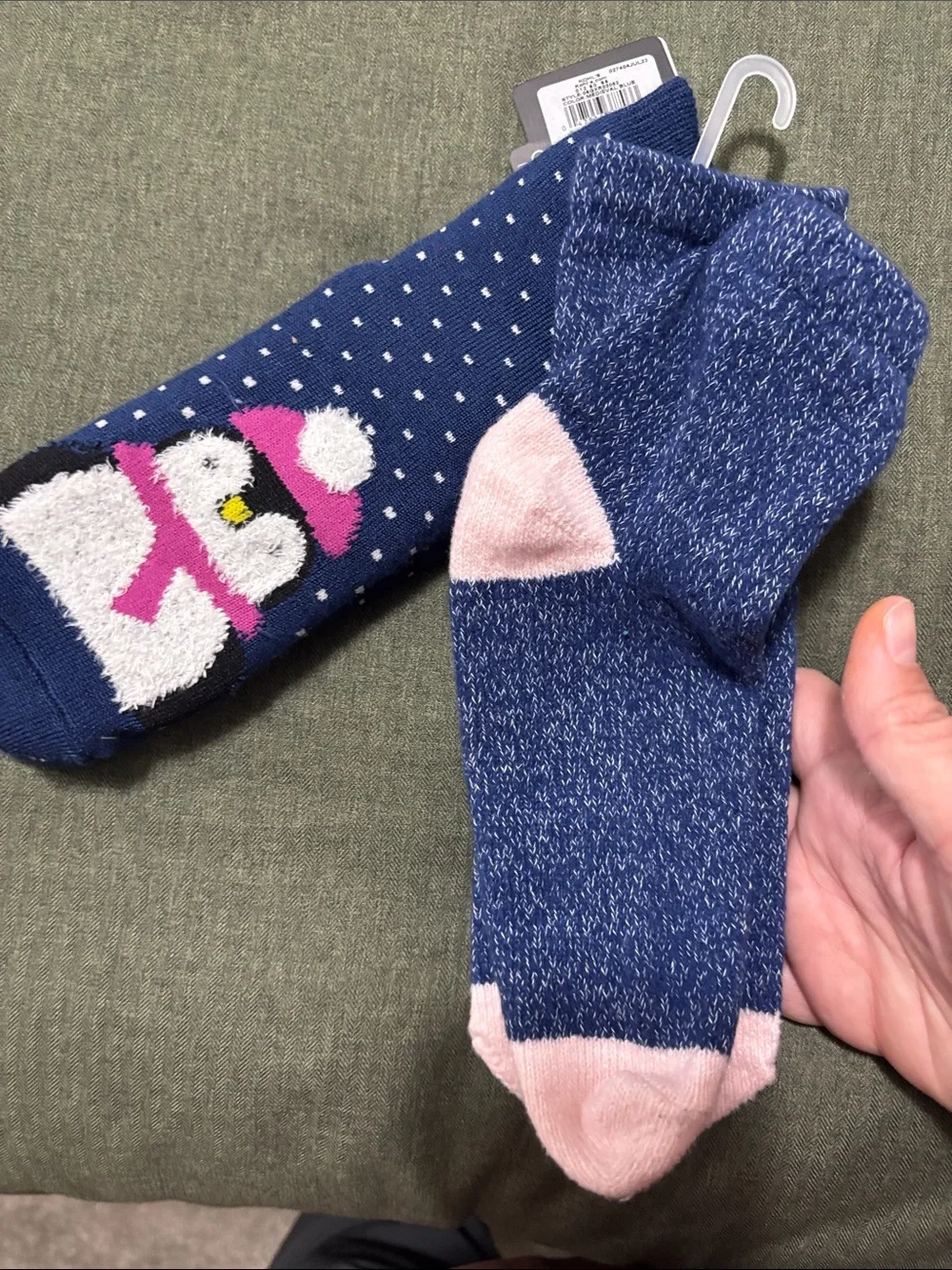 2 pairs soft Cuddl Duds Navy lounge Socks Pink-Accented Penguin/navy w pink trim